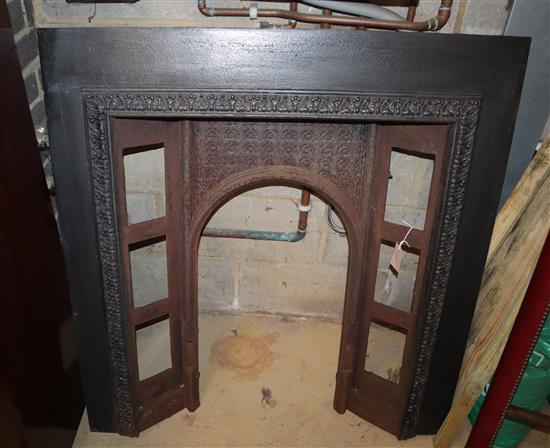 An Edwardian fire surround, width 91cm, height 96cm